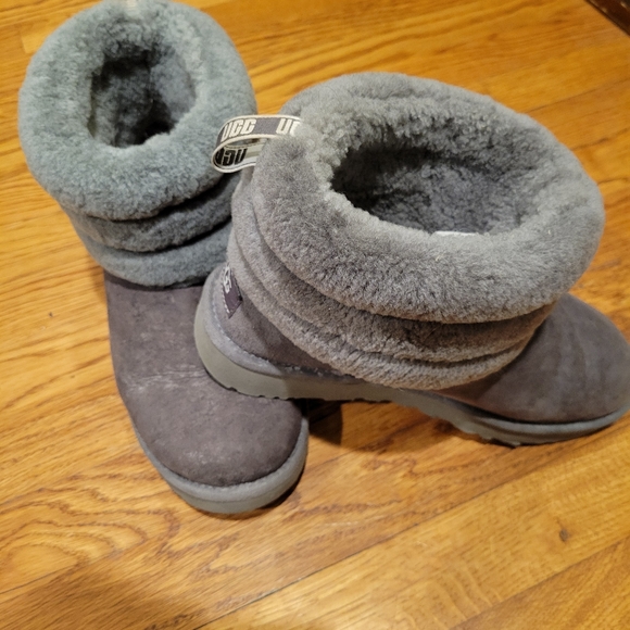 UGG Fluff Mini Quilted Charcoal Boots - Women's size 9 - Picture 3 of 4